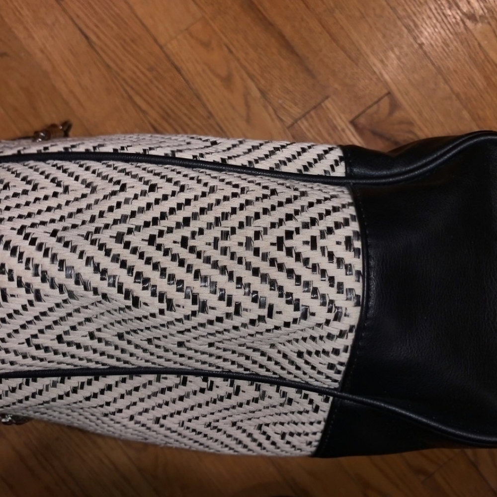 🌠Enzo Anglioni🌠 woven chevron shoulder bag - Picture 3 of 8